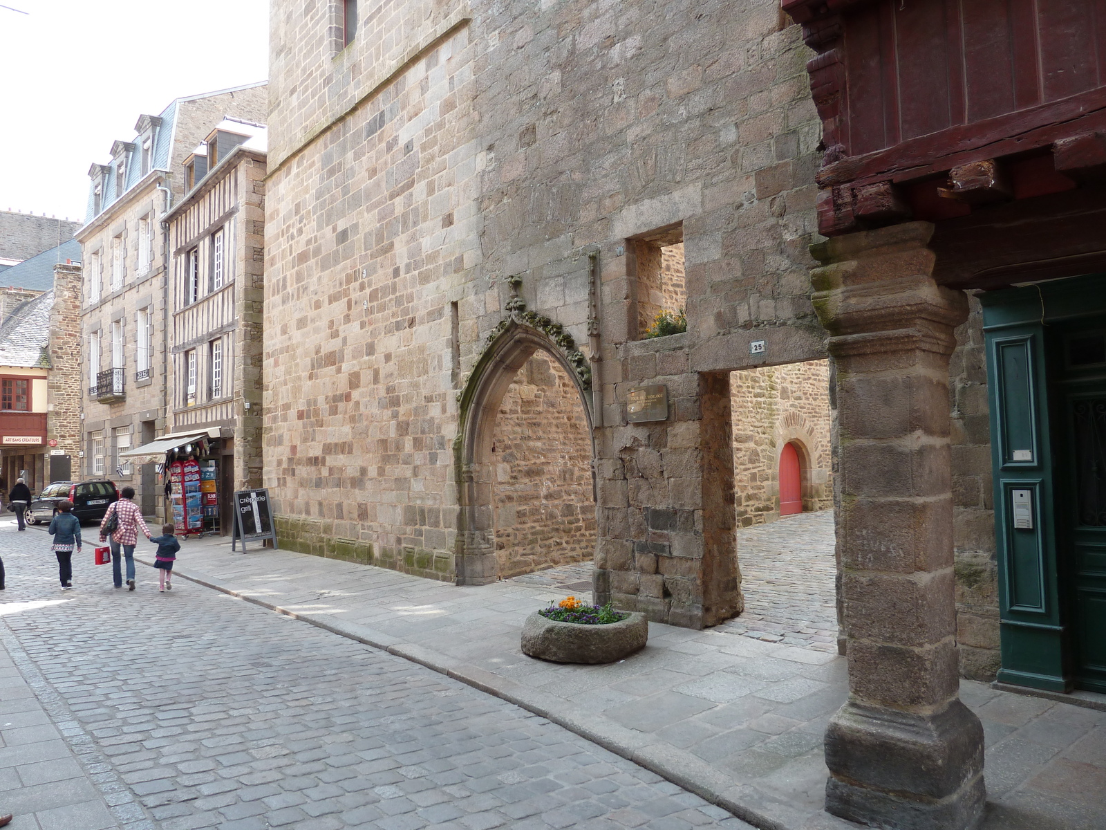 Picture France Dinan 2010-04 16 - Tourist Dinan