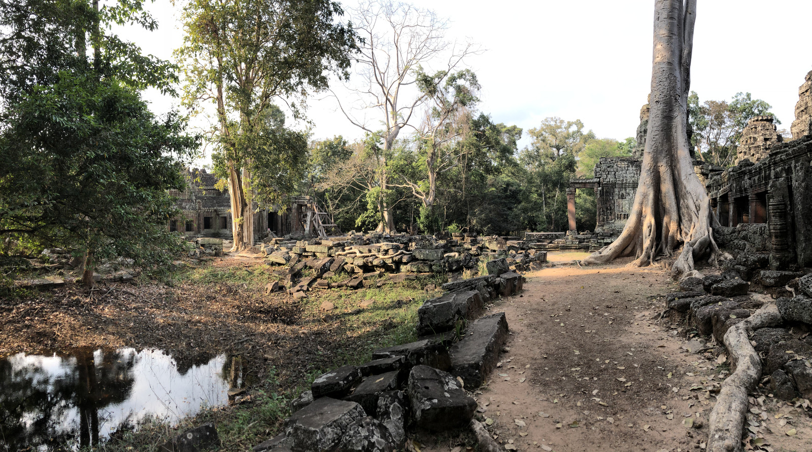 Picture Cambodia Siem Reap Banteay Kdei 2023-01 25 - Road Banteay Kdei