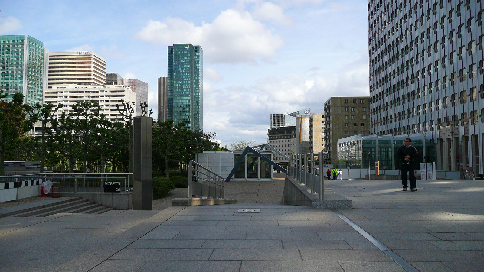 Picture France Paris La Defense 2007-05 86 - Trail La Defense