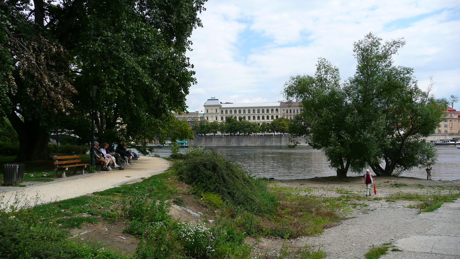 Picture Czech Republic Prague Vltava river 2007-07 10 - Shopping Mall Vltava river