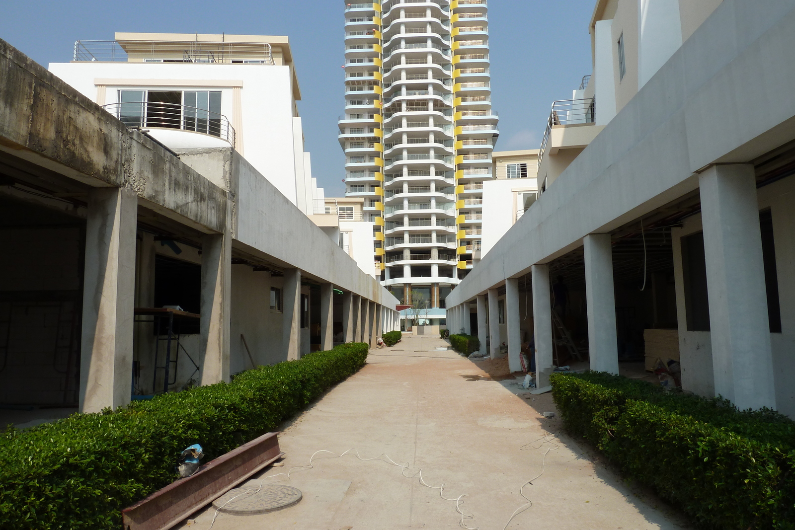 Picture Thailand Jomtien La Royale Beach condo 2011-02 23 - Car La Royale Beach condo