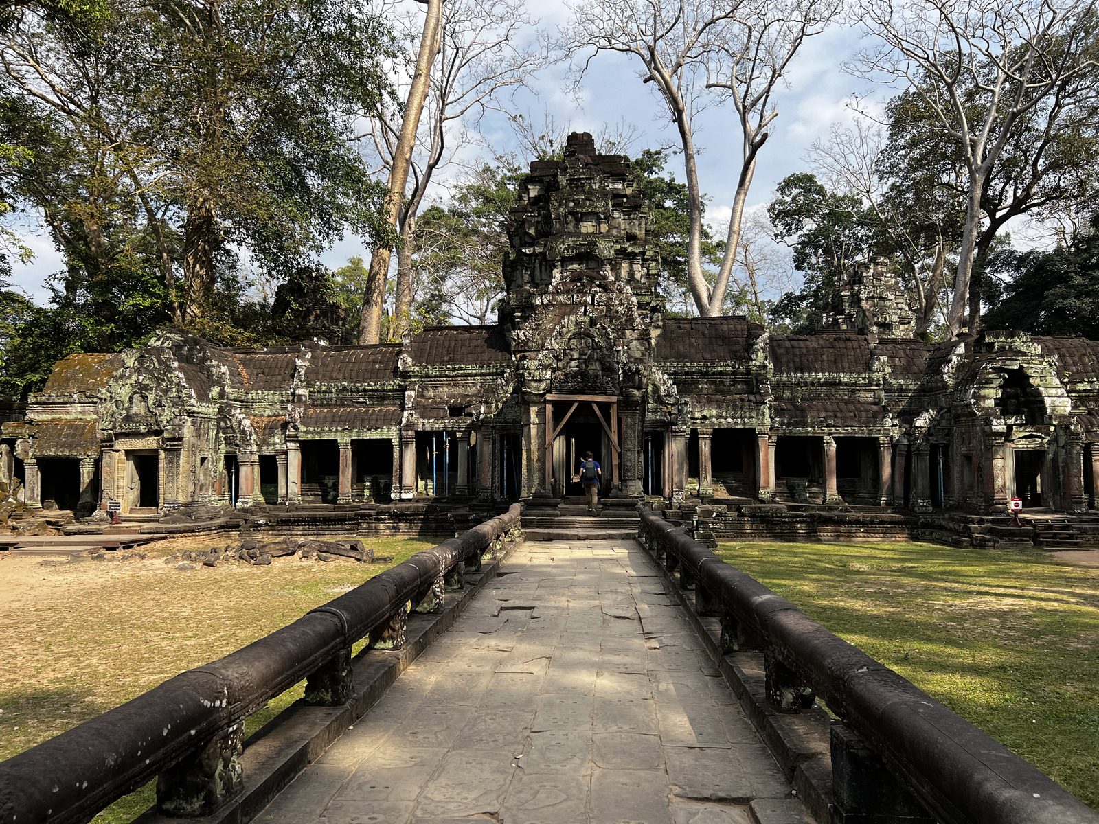 Picture Cambodia Siem Reap Ta Prohm 2023-01 83 - Car Ta Prohm