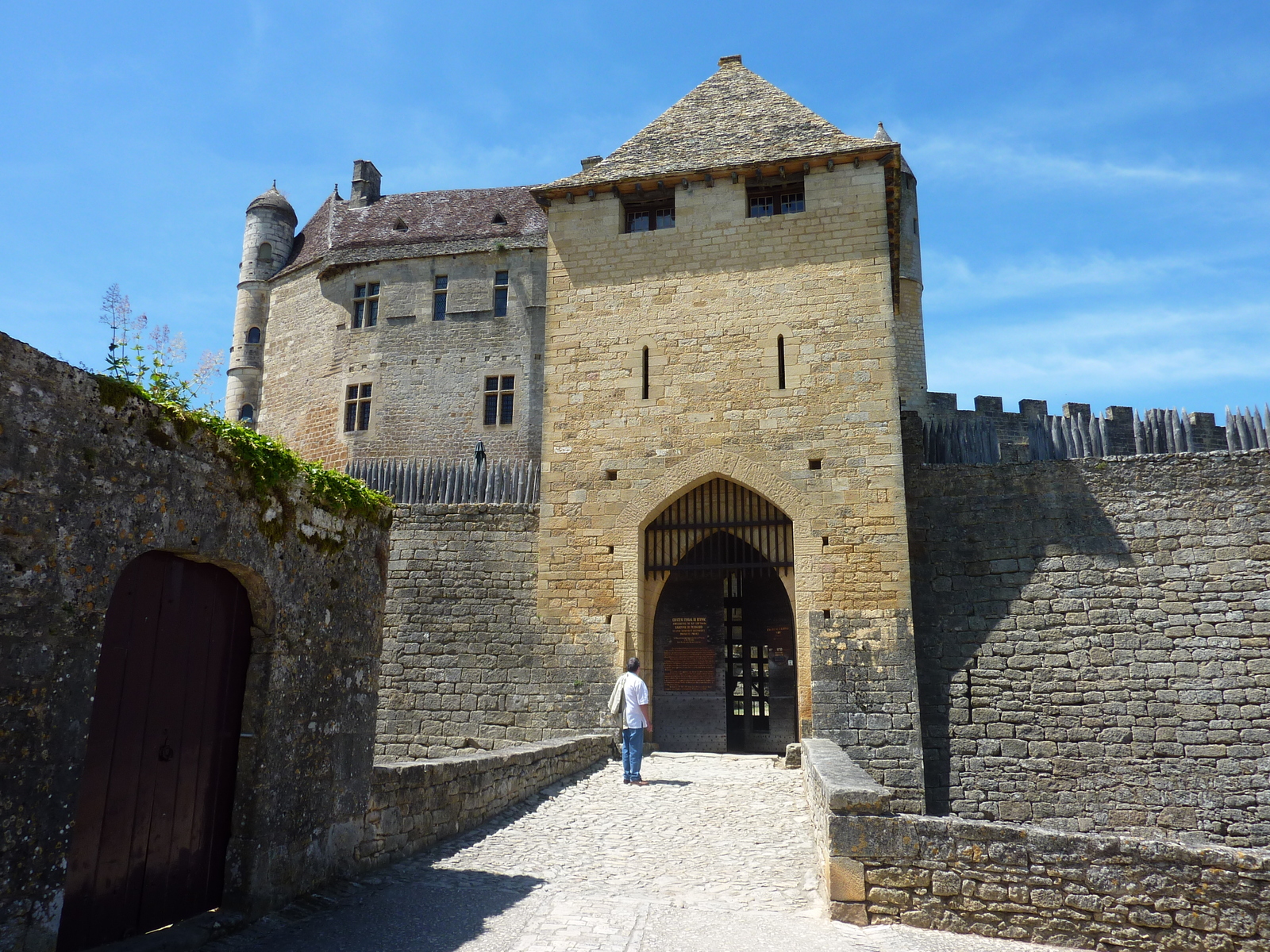 Picture France Beynac Castle 2009-07 65 - Car Beynac Castle