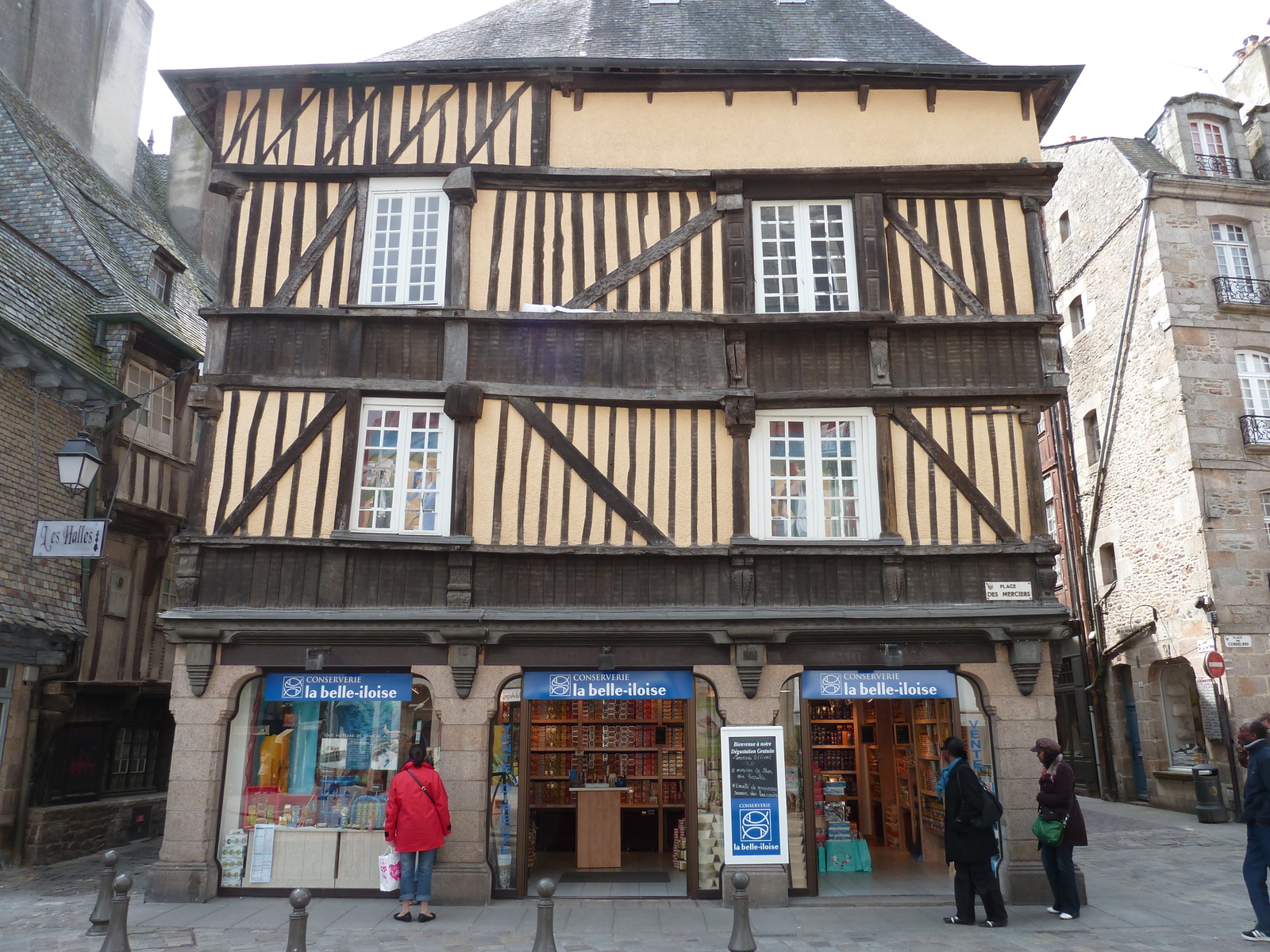 Picture France Dinan 2010-04 9 - Shopping Mall Dinan