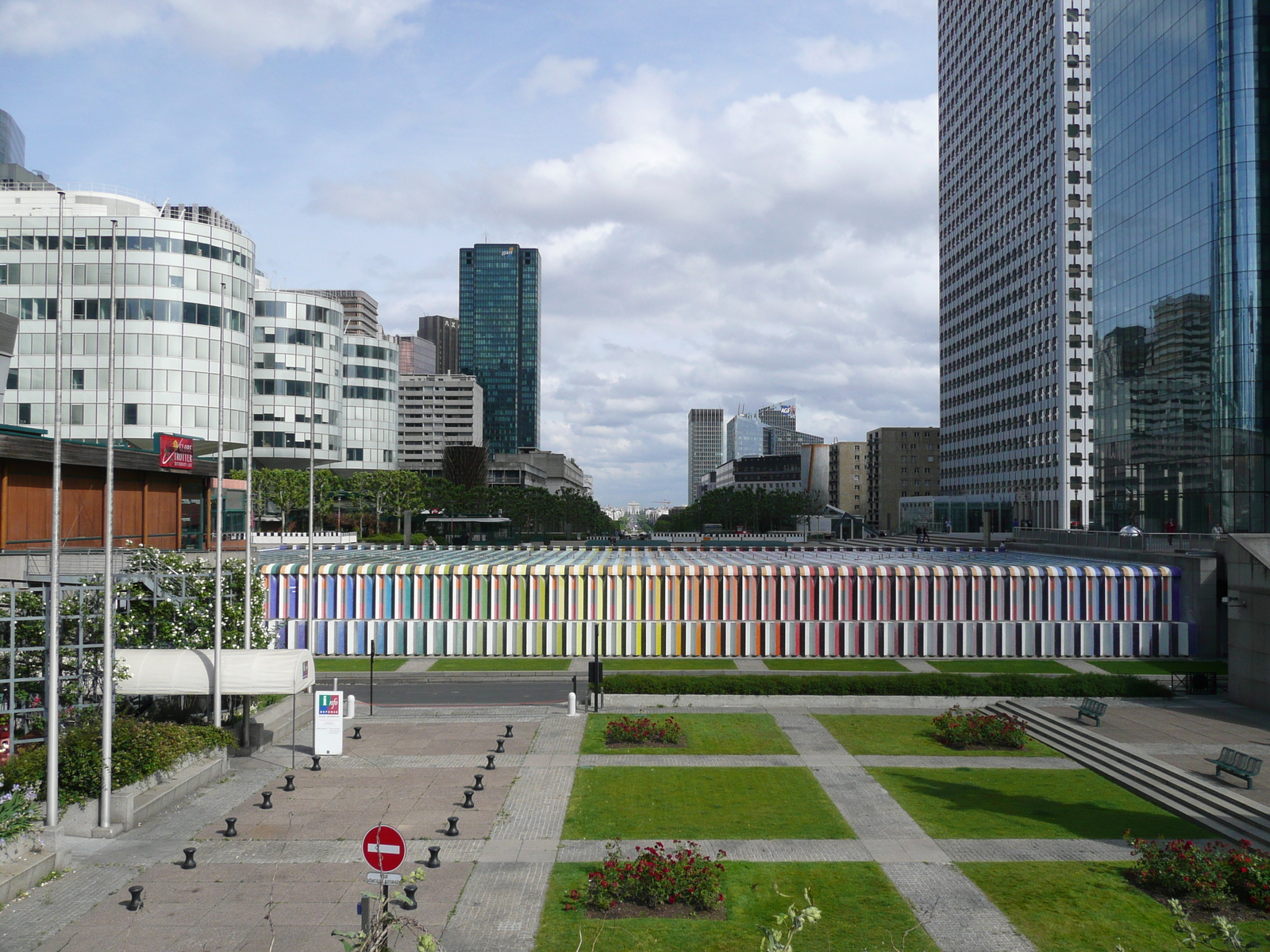 Picture France Paris La Defense 2007-05 127 - Store La Defense