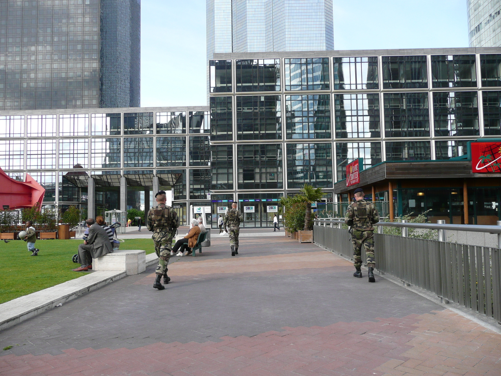 Picture France Paris La Defense 2007-05 145 - Sight La Defense