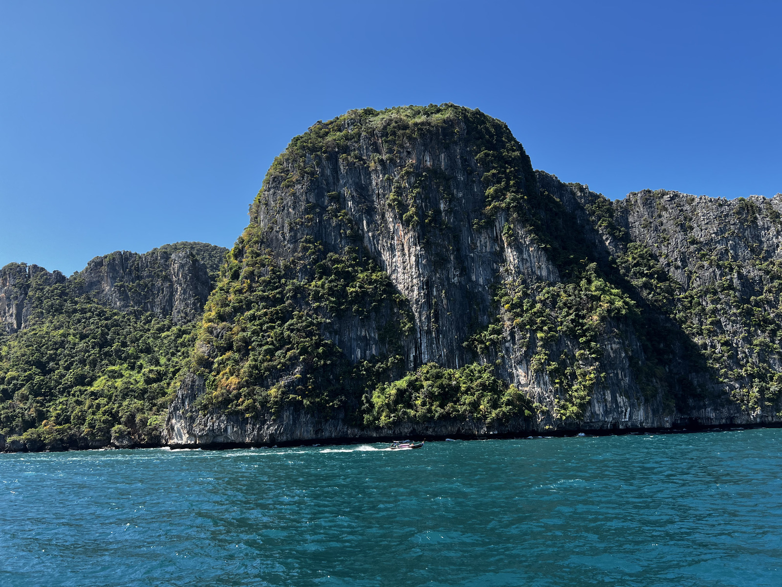 Picture Thailand Phuket to Ko Phi Phi Ferry 2021-12 26 - Perspective Phuket to Ko Phi Phi Ferry