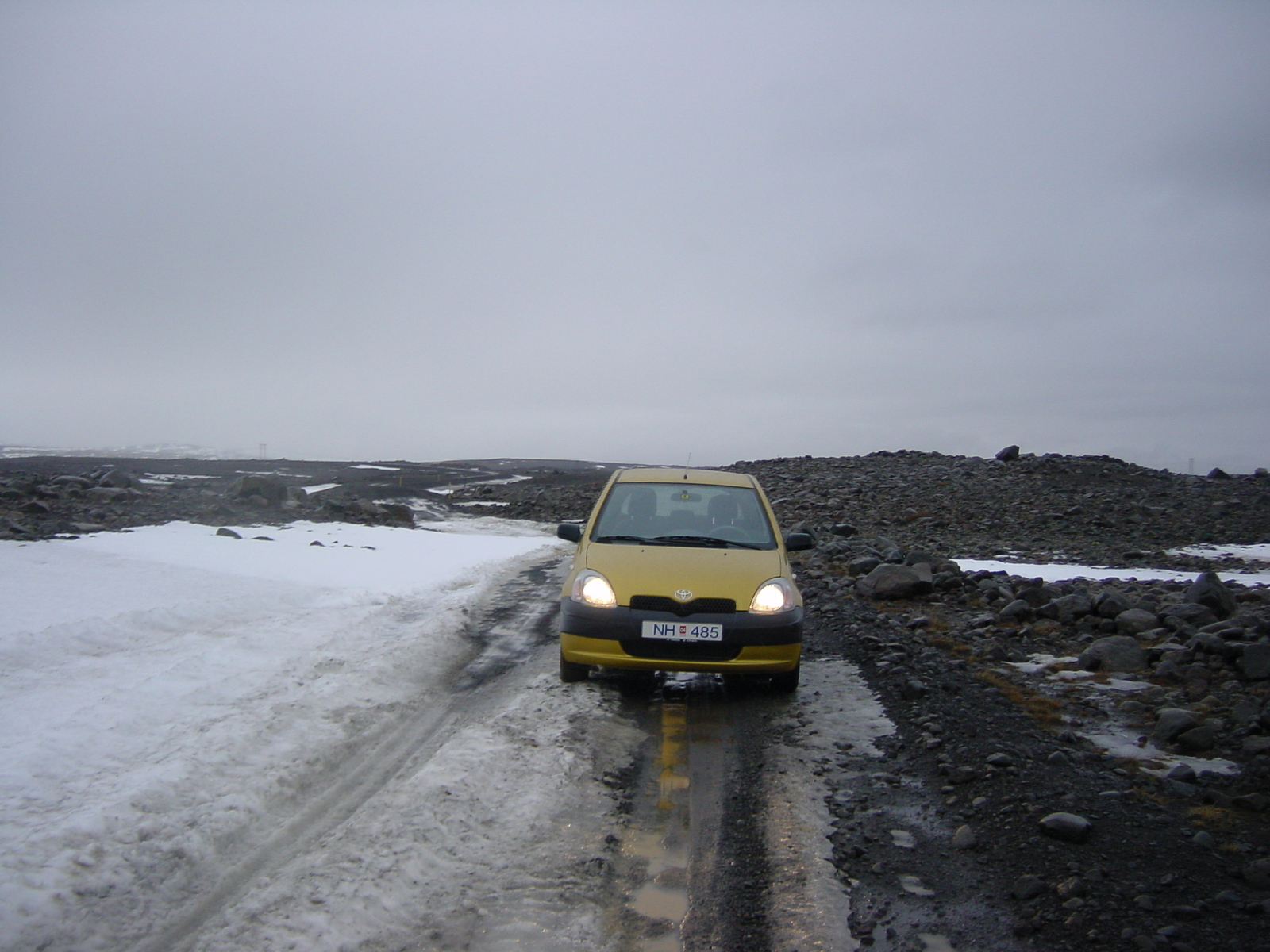 Picture Iceland Gullfoss 2003-03 18 - Car Gullfoss