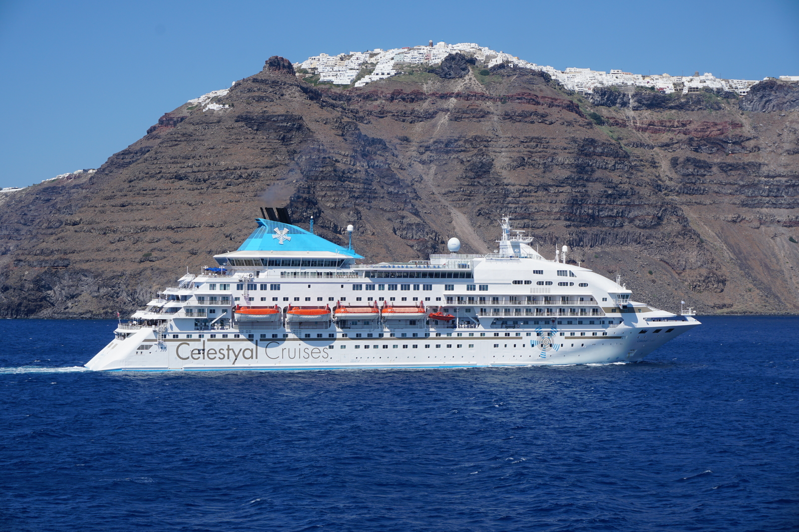 Picture Greece Santorini Santorini caldera 2016-07 22 - Perspective Santorini caldera