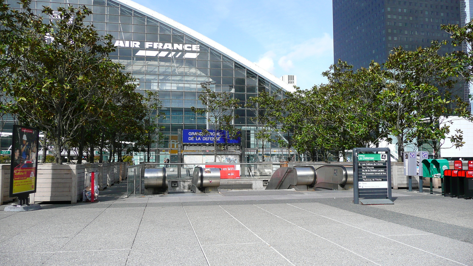 Picture France Paris La Defense 2007-05 222 - Shopping Mall La Defense