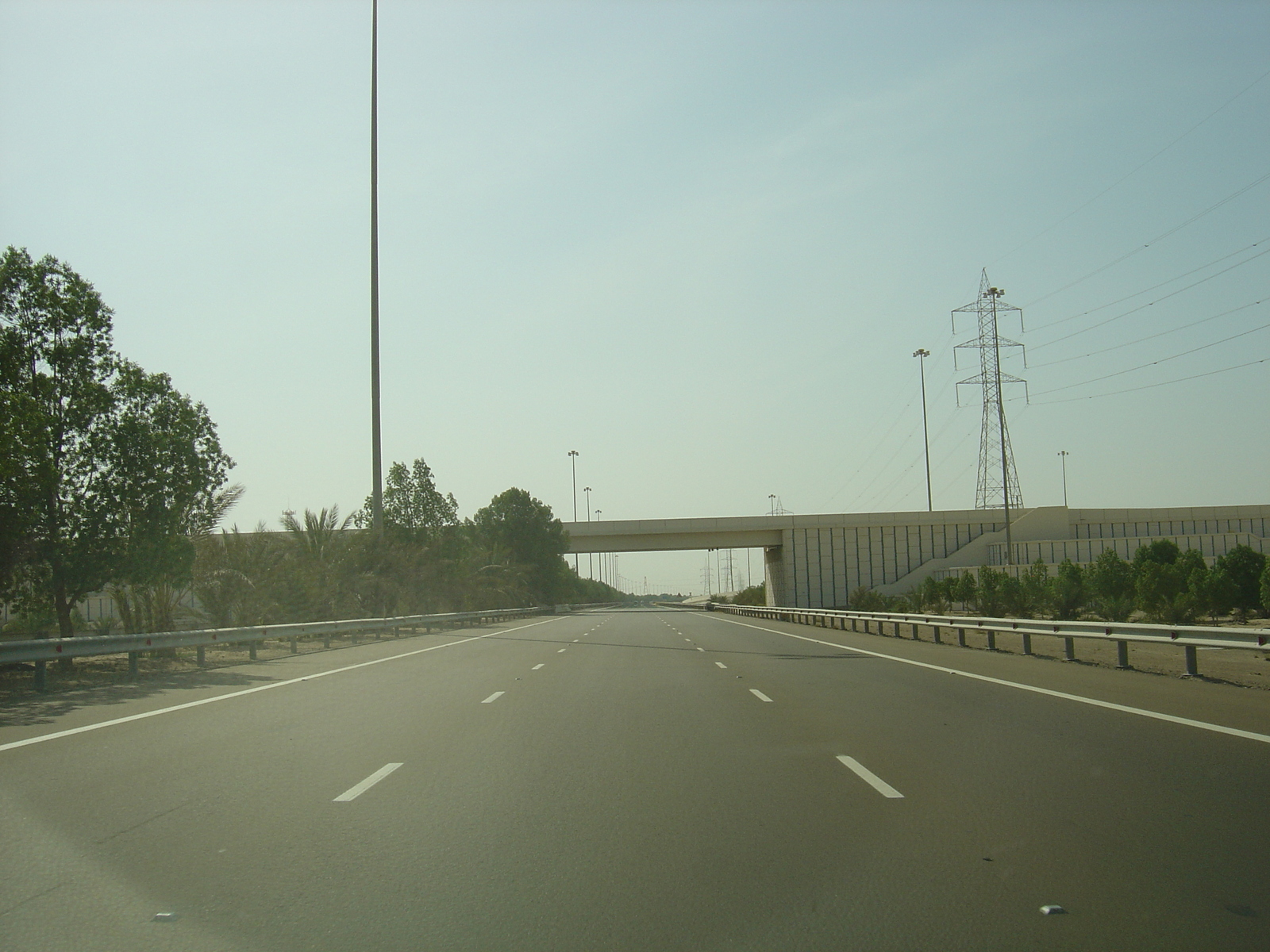 Picture United Arab Emirates Al Ain to Abu Dhabi Road 2005-09 19 - Photographer Al Ain to Abu Dhabi Road