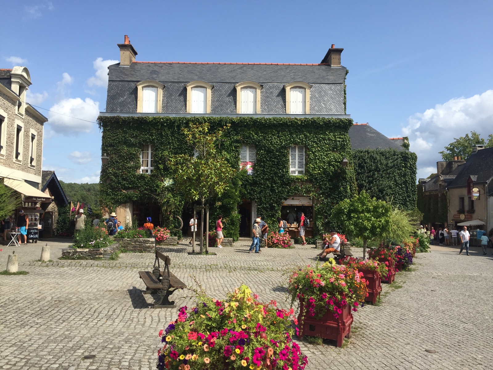 Picture France Rochefort-en-Terre 2017-08 39 - Perspective Rochefort-en-Terre