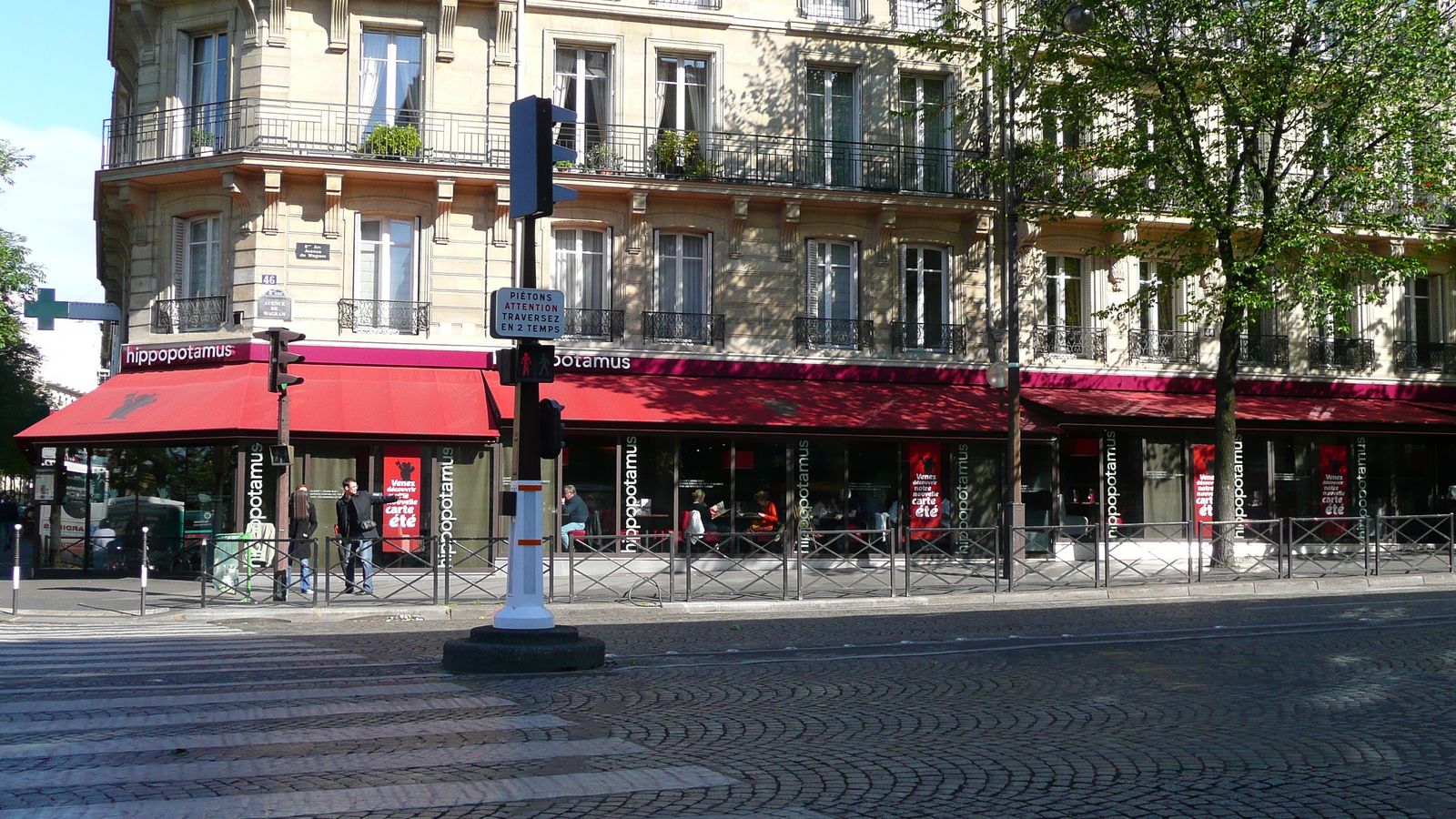 Picture France Paris Place des Ternes 2007-05 22 - Car Place des Ternes