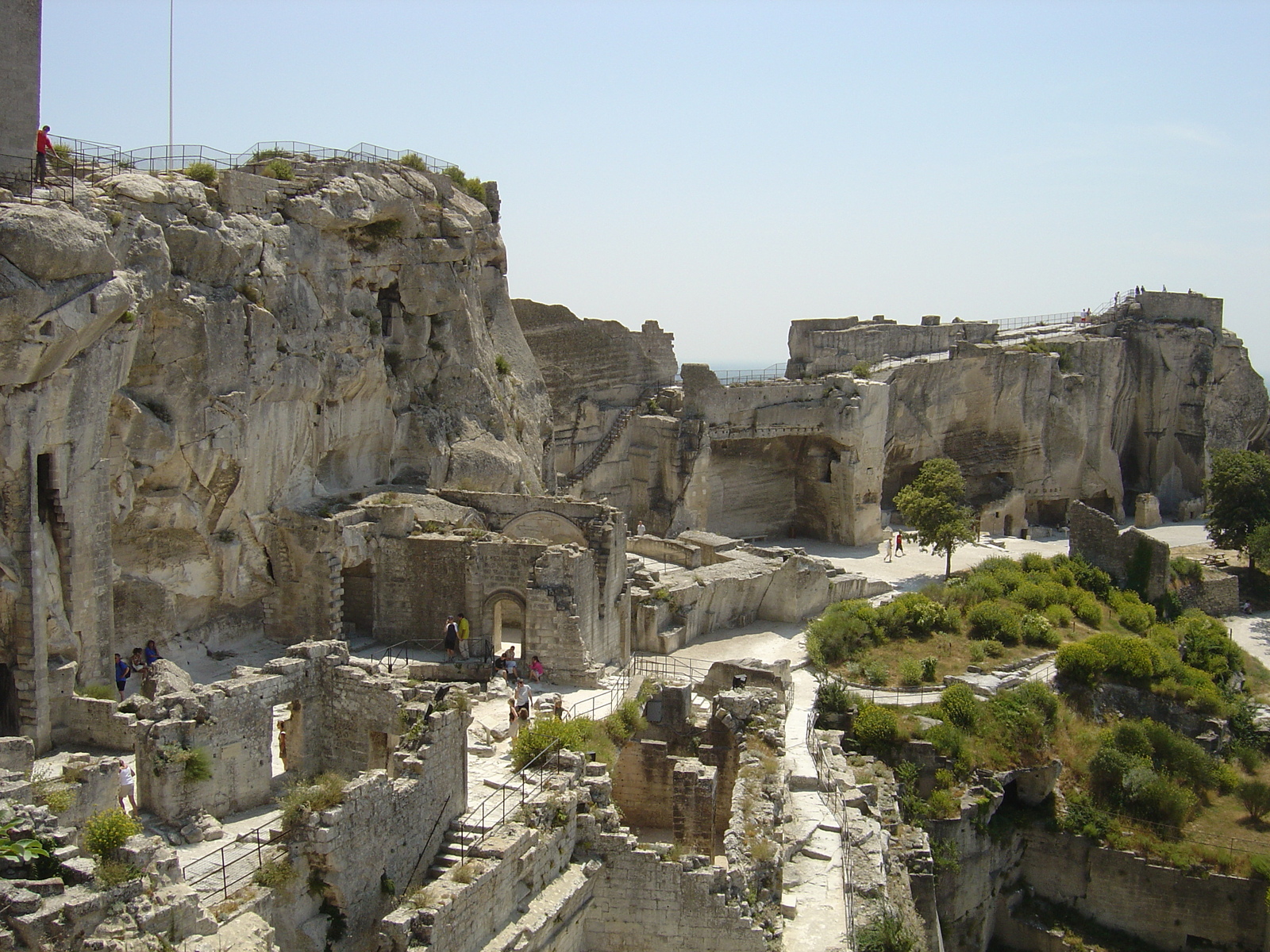 Picture France Baux de Provence 2004-08 11 - Perspective Baux de Provence