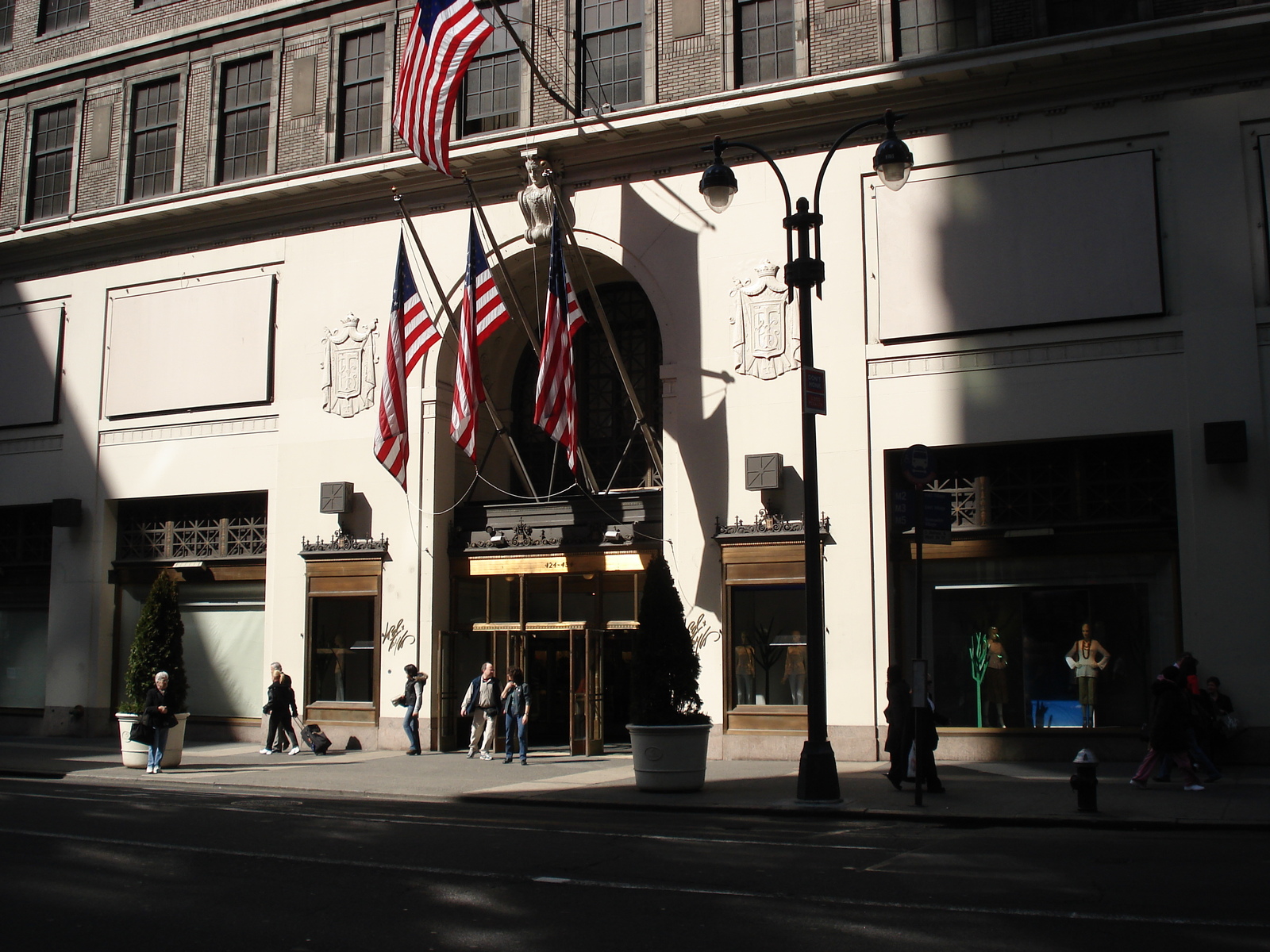 Picture United States New York down the 5th Avenue 2006-03 14 - Store down the 5th Avenue