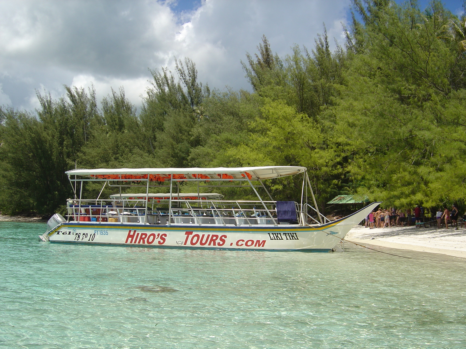 Picture Polynesia Moorea 2006-04 92 - Car Moorea