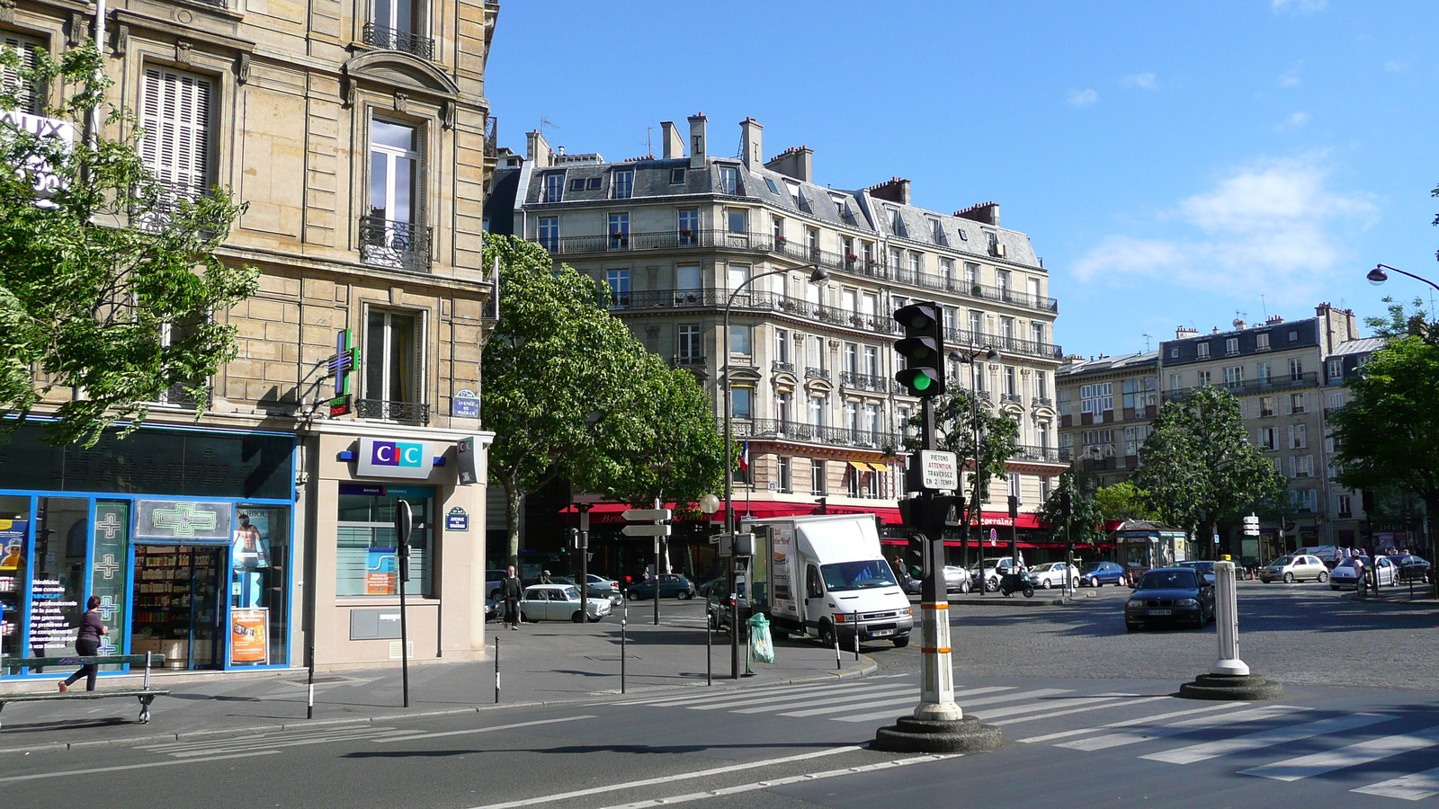 Picture France Paris Place des Ternes 2007-05 15 - Flight Place des Ternes