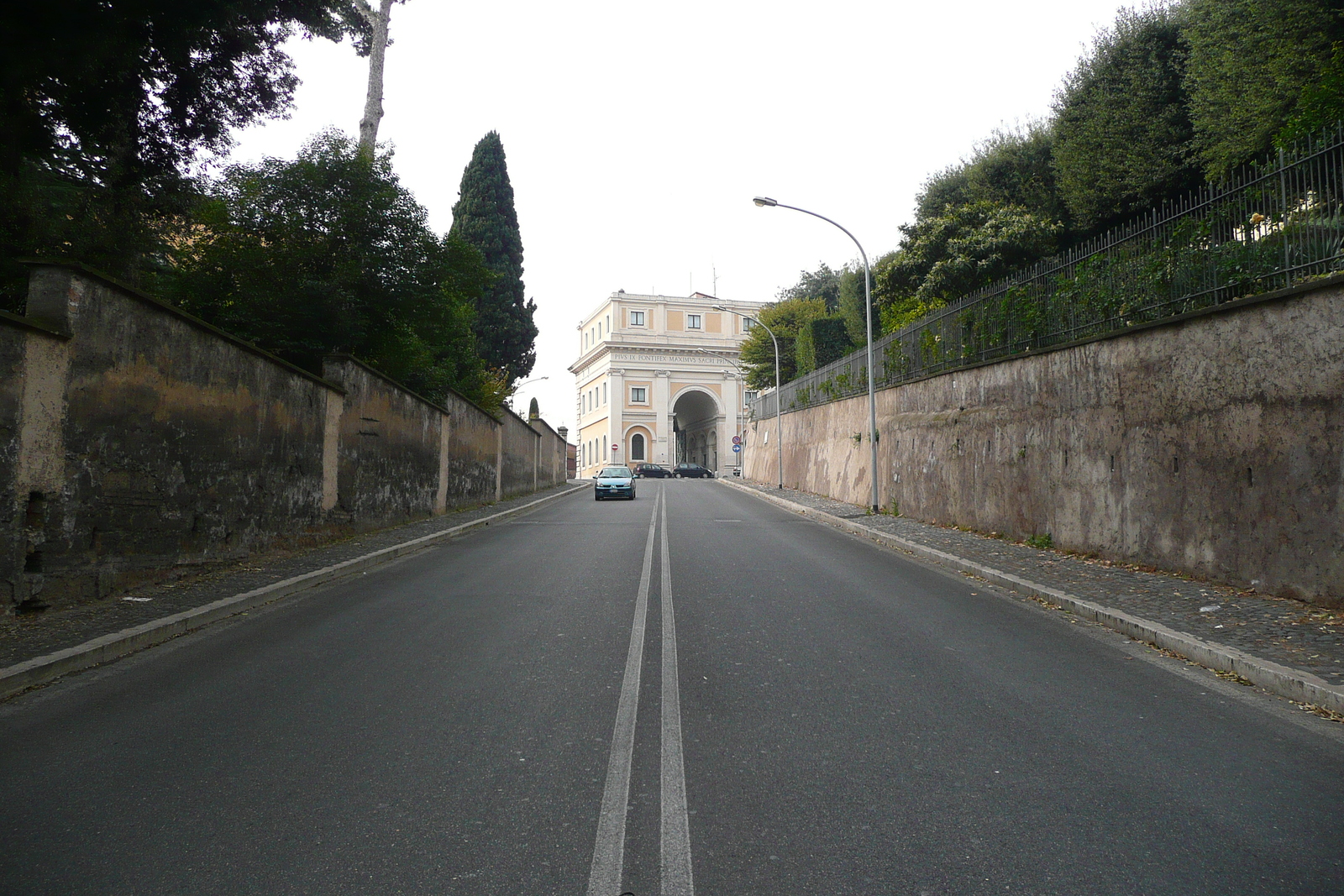 Picture Italy Rome Via Garibaldi 2007-11 14 - Photographer Via Garibaldi