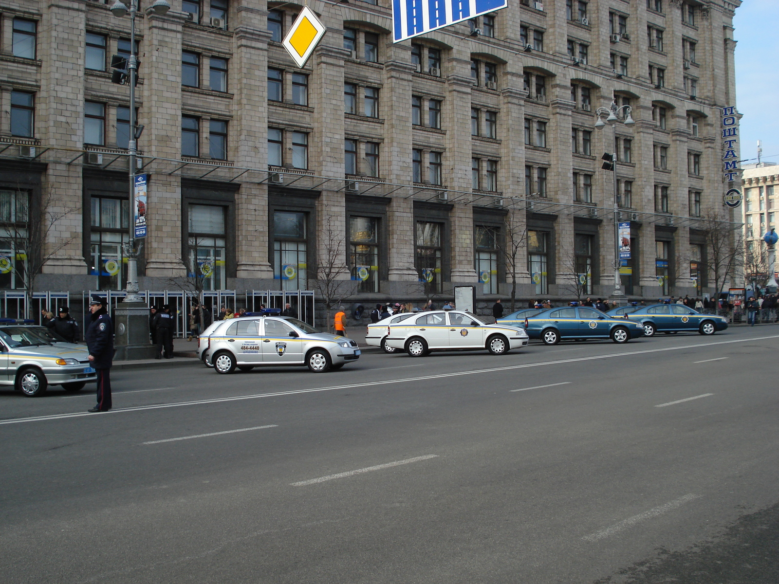 Picture Ukraine Kiev Kreschatyk Street 2007-03 23 - Photographers Kreschatyk Street