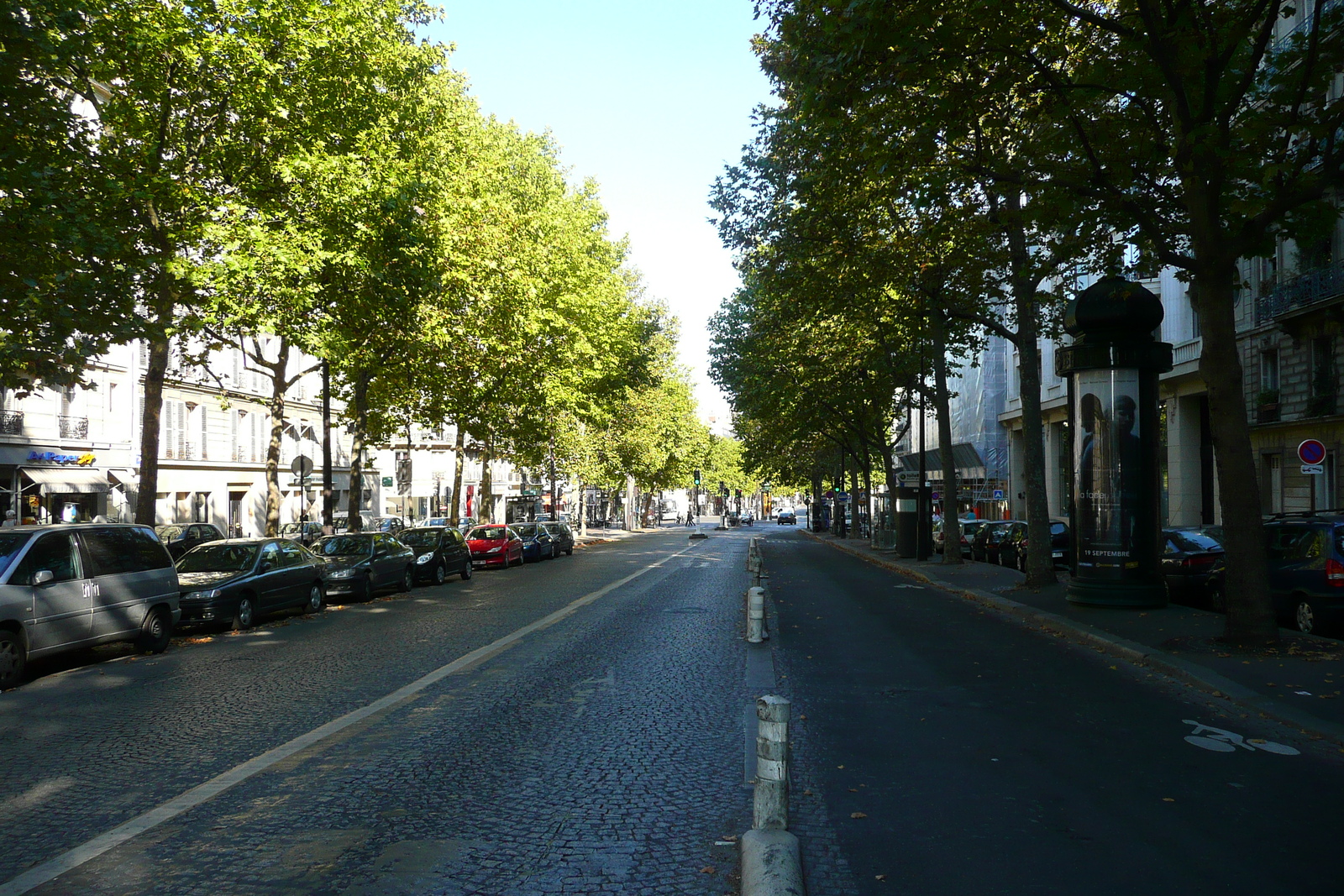 Picture France Paris Avenue de Friedland 2007-09 107 - Photographers Avenue de Friedland