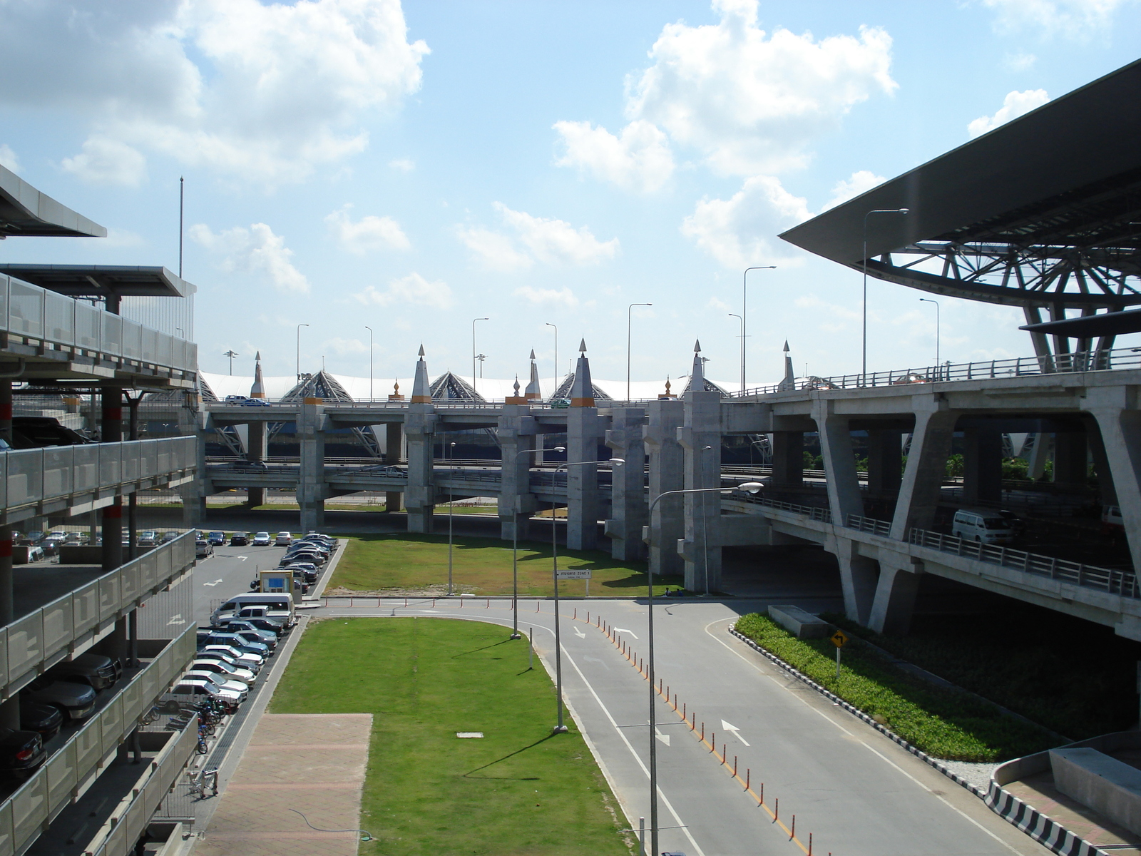 Picture Thailand Bangkok Suvarnabhumi Airport 2007-02 88 - Perspective Suvarnabhumi Airport