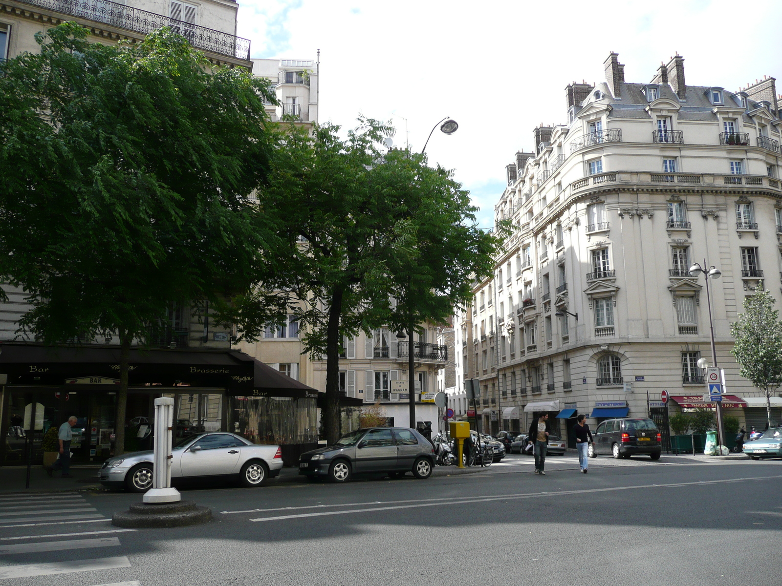 Picture France Paris 17th Arrondissement Avenue de Wagram 2007-05 19 - Map Avenue de Wagram