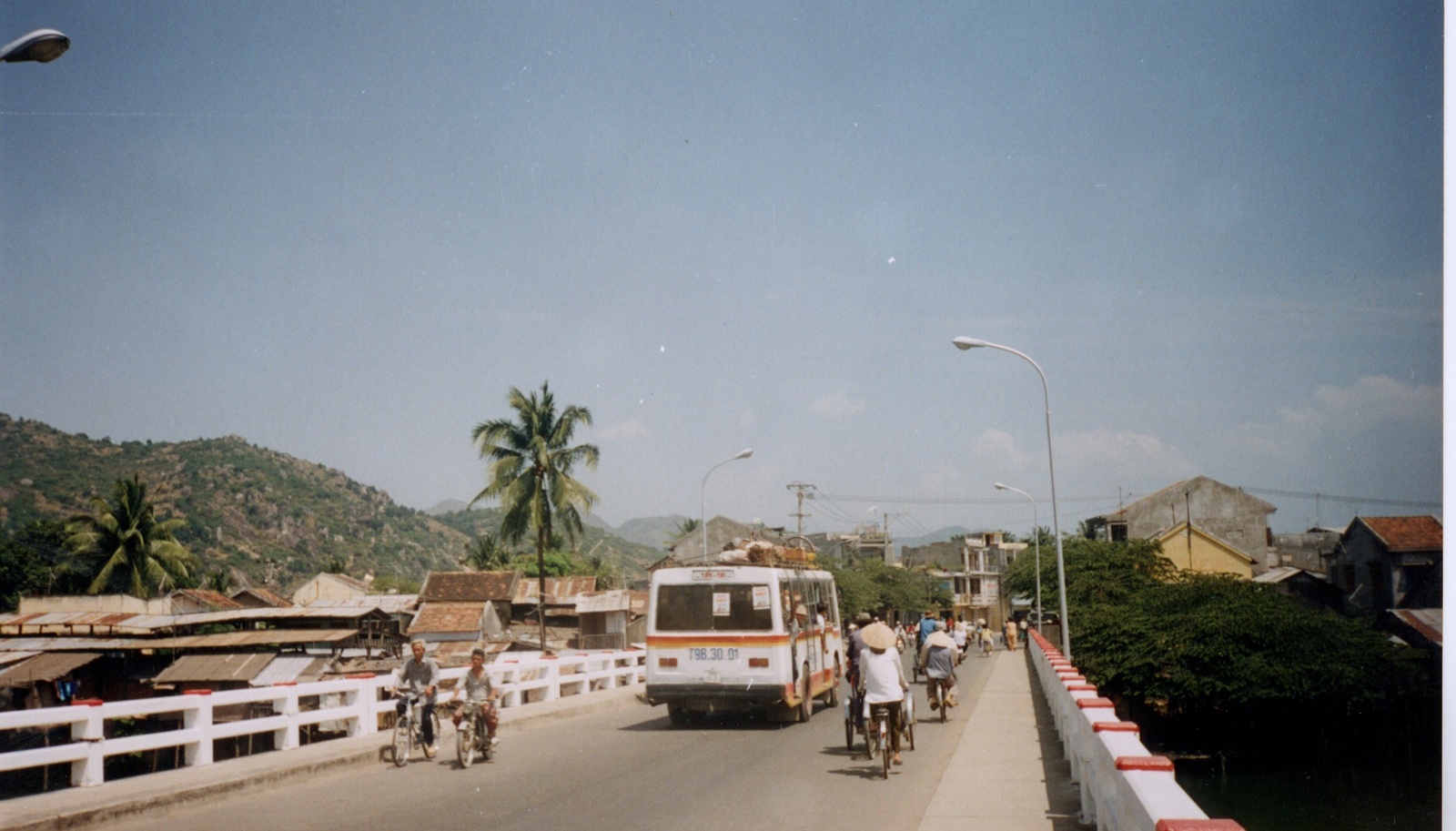 Picture Vietnam 1996-03 16 - Road Vietnam