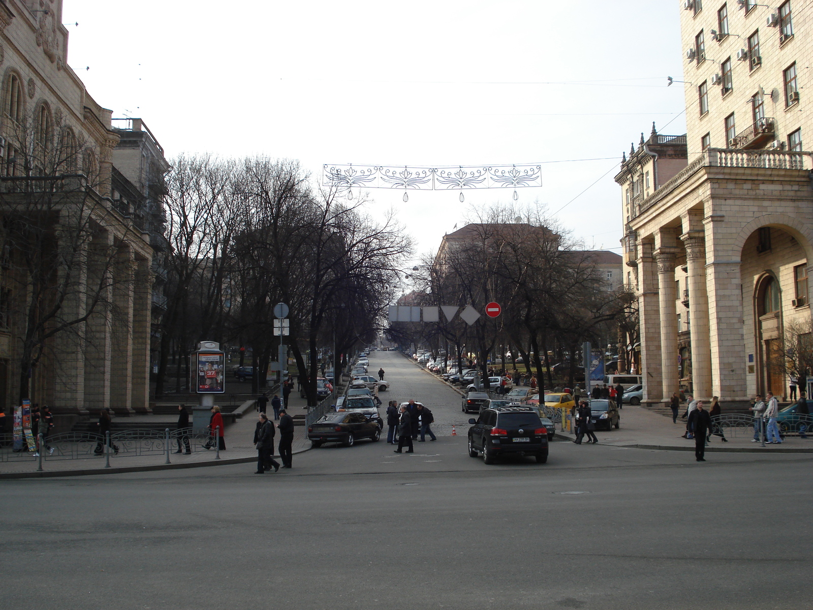 Picture Ukraine Kiev Kreschatyk Street 2007-03 16 - Car Kreschatyk Street