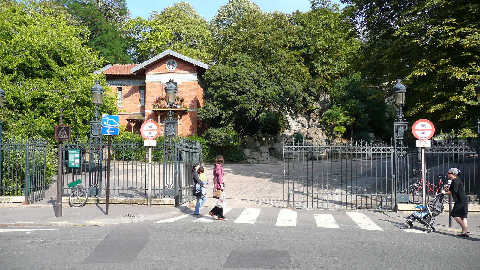 Picture France Paris Parc des Butes Chaumont 2007-08 48 - Car Rental Parc des Butes Chaumont