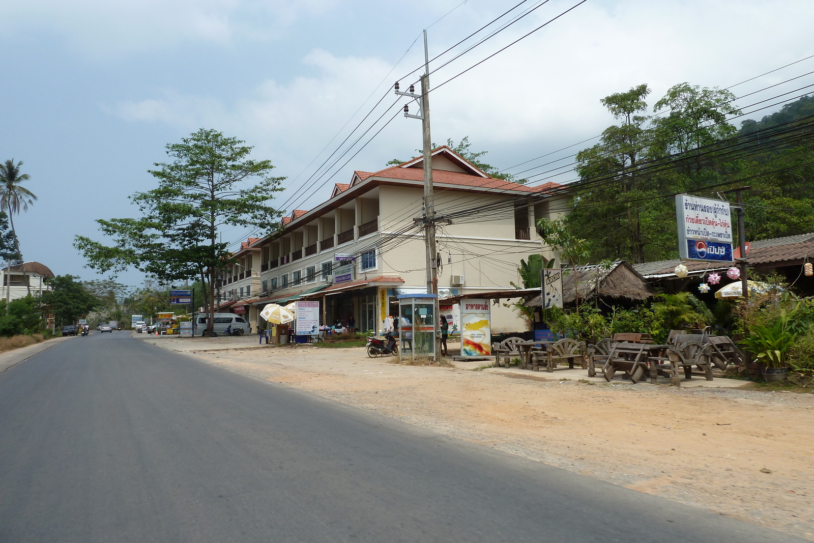 Picture Thailand Ko Chang Island road 2011-02 65 - Photographers Island road