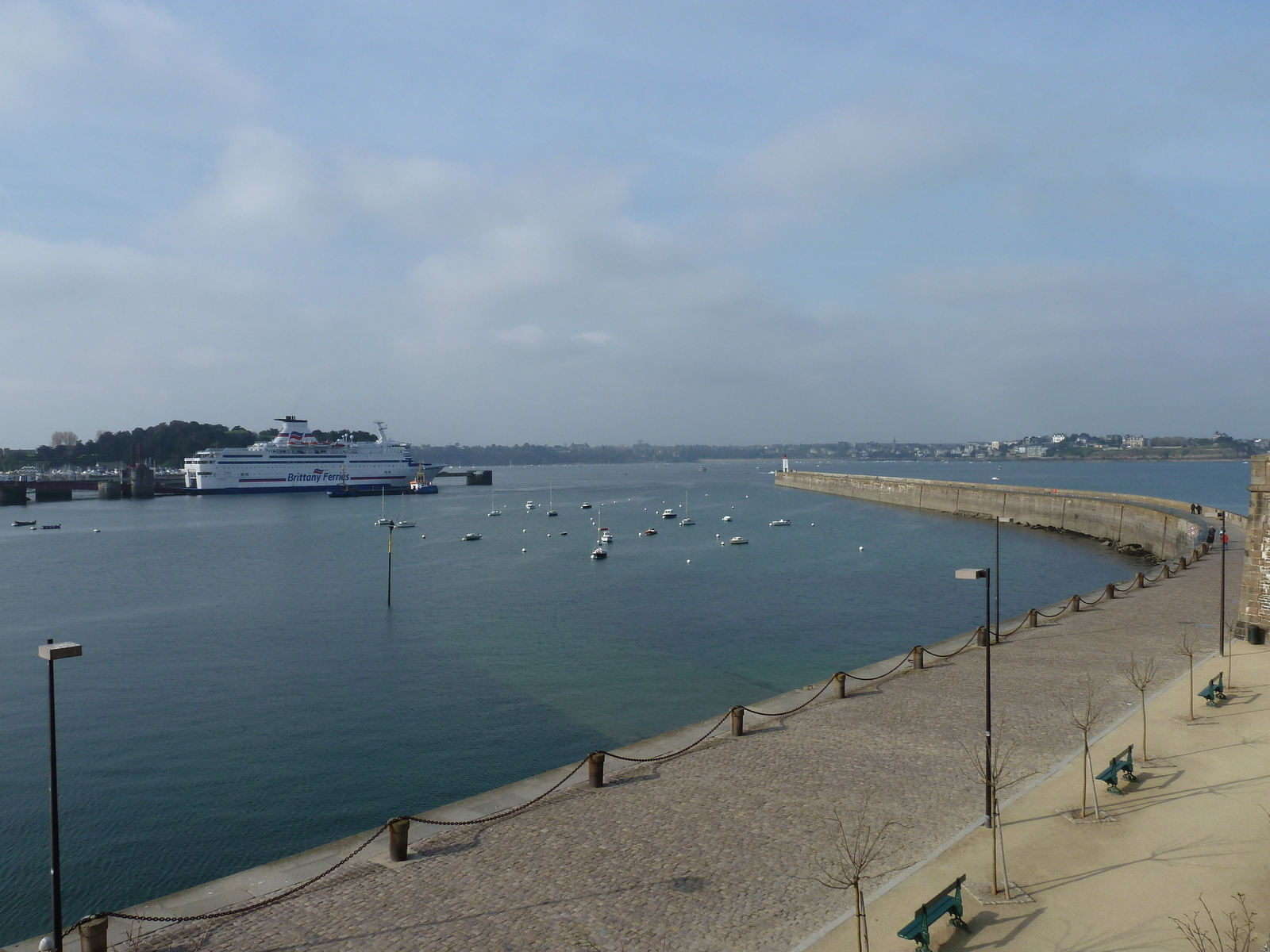 Picture France St Malo 2010-04 47 - Store St Malo