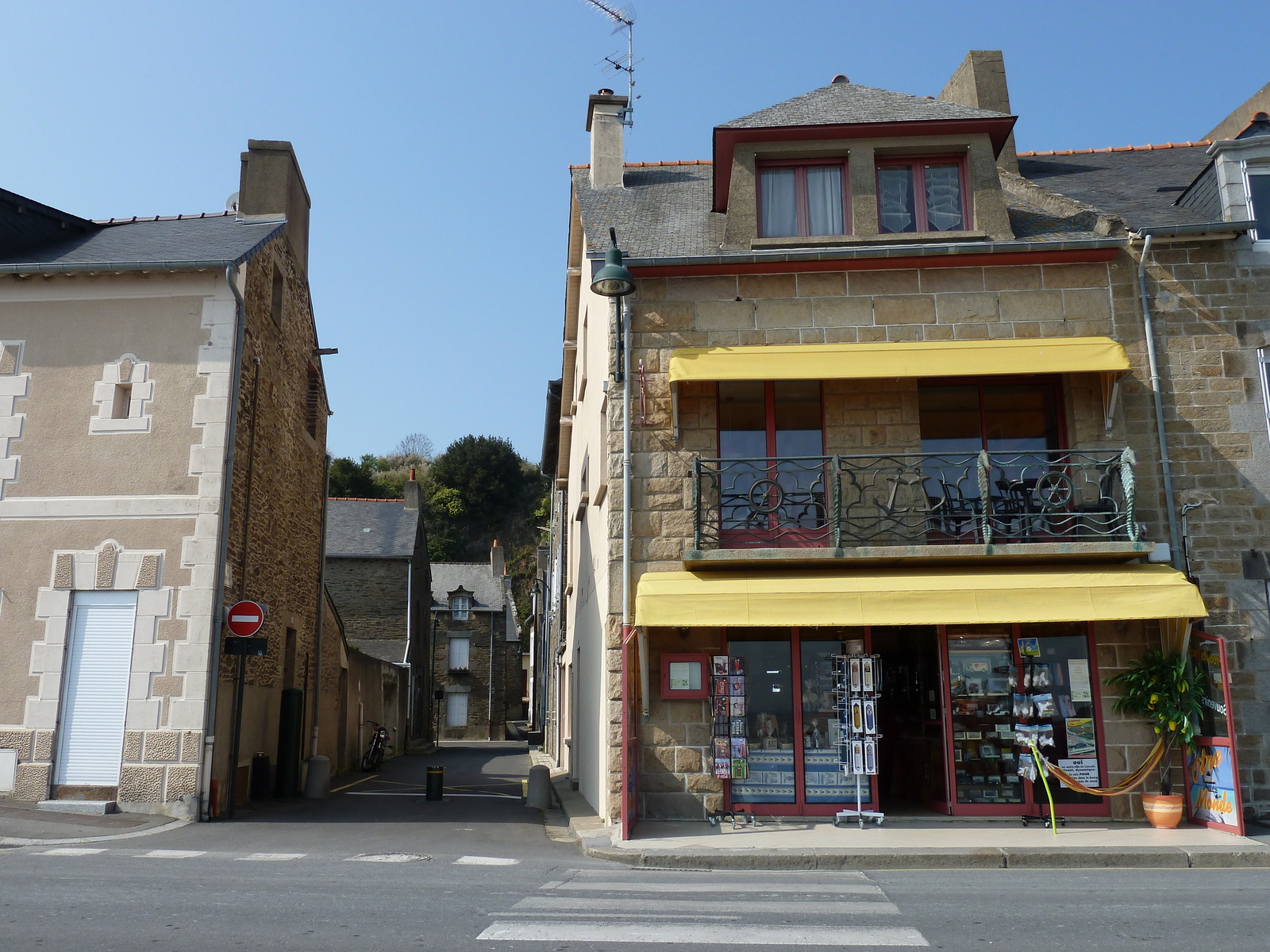 Picture France Cancale 2010-04 43 - Store Cancale