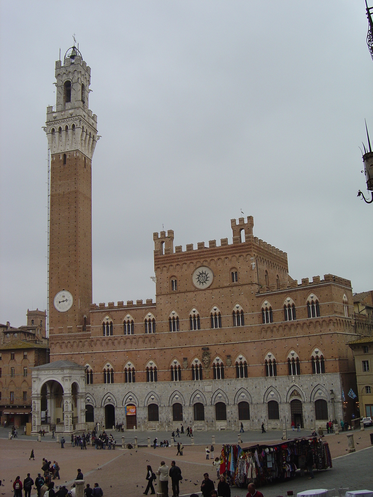 Picture Italy Siena 2004-03 25 - Shopping Mall Siena