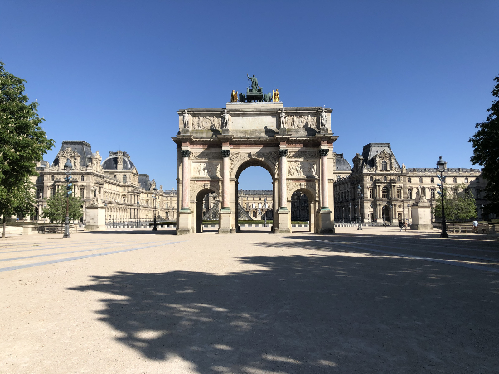 Picture France Paris lockdown 2020-04 312 - Car Paris lockdown