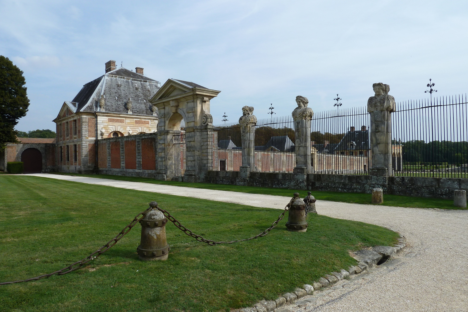 Picture France Vaux Le Vicomte Castle Vaux Le Vicomte Gardens 2010-09 55 - Trail Vaux Le Vicomte Gardens