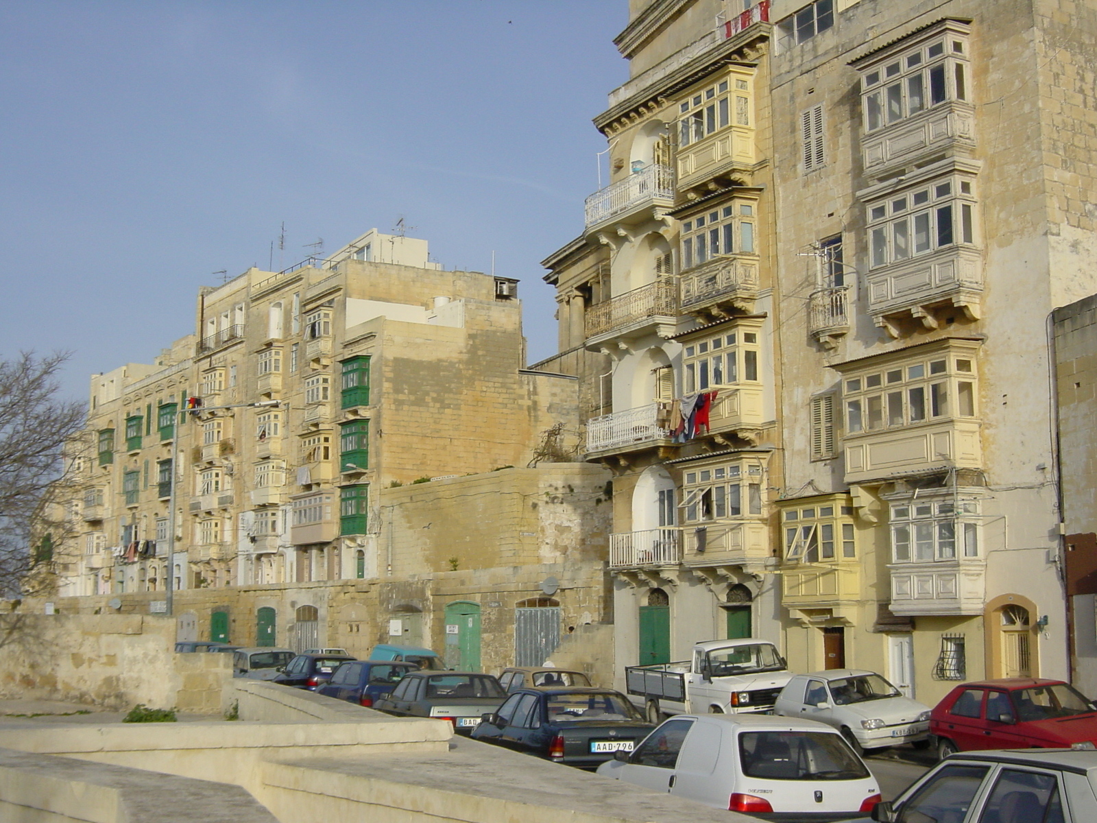 Picture Malta Valletta 2001-03 17 - Journey Valletta