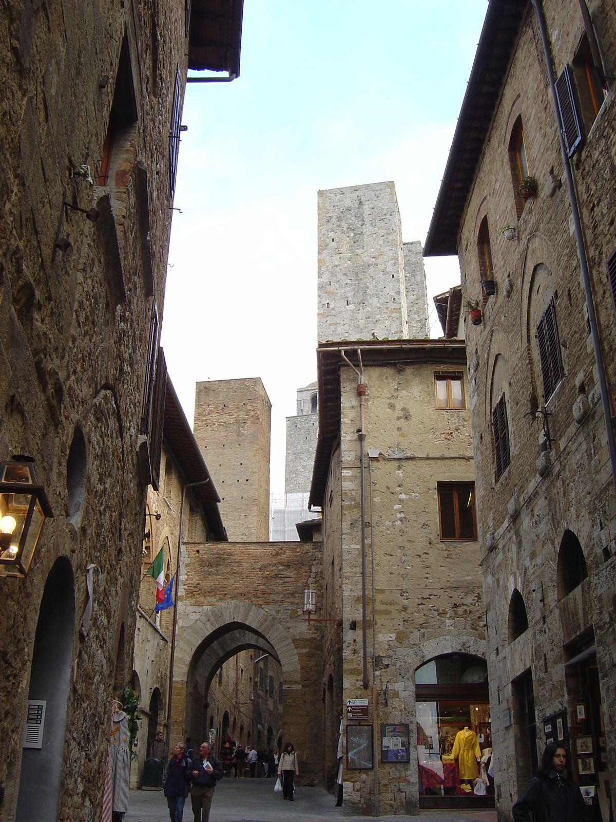 Picture Italy San Gimignano 2004-03 13 - Perspective San Gimignano