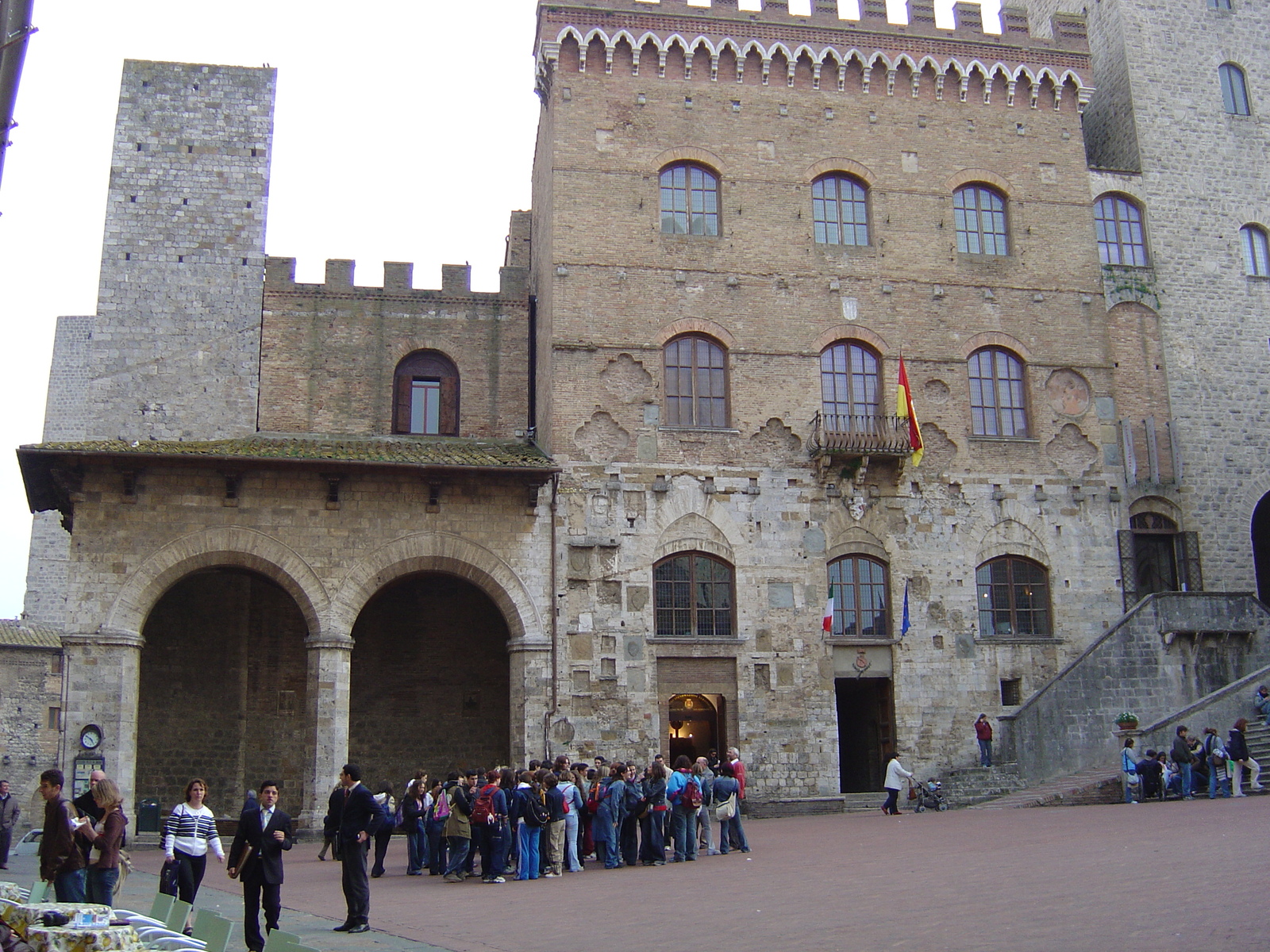 Picture Italy San Gimignano 2004-03 11 - Tourist San Gimignano