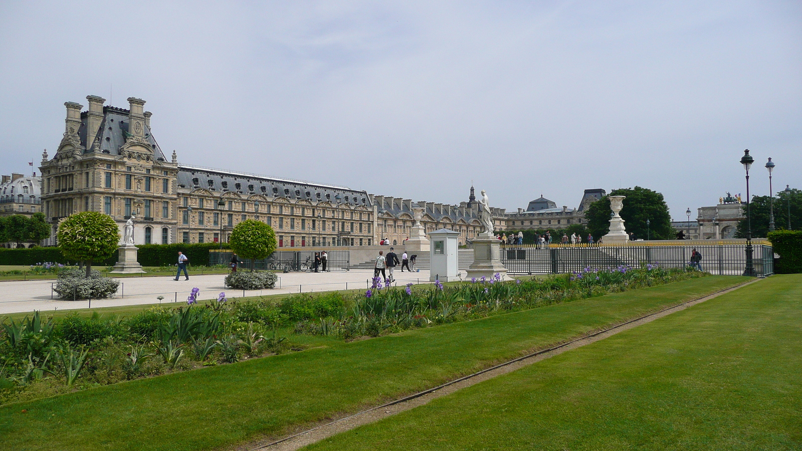 Picture France Paris Garden of Tuileries 2007-05 146 - Perspective Garden of Tuileries