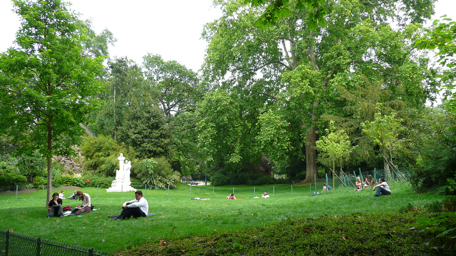 Picture France Paris Monceau Garden 2007-06 18 - Flight Monceau Garden