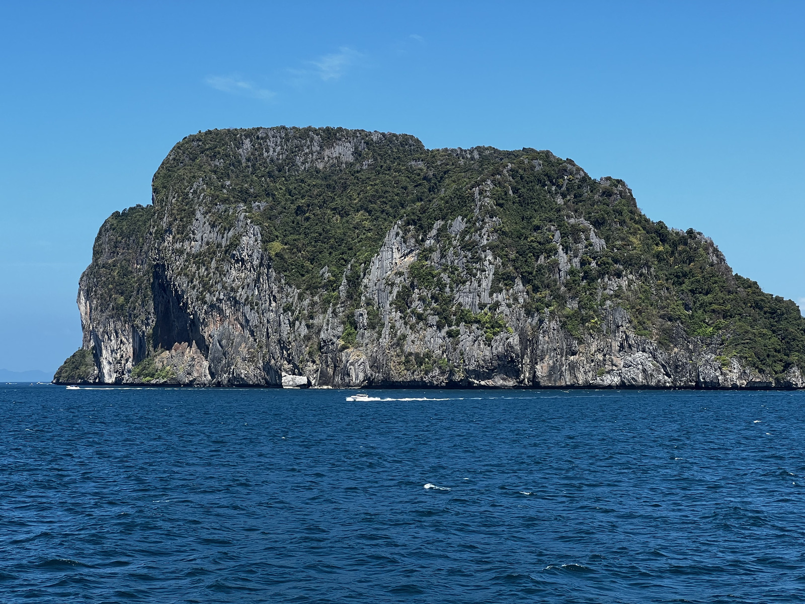 Picture Thailand Phuket to Ko Phi Phi Ferry 2021-12 90 - Views Phuket to Ko Phi Phi Ferry