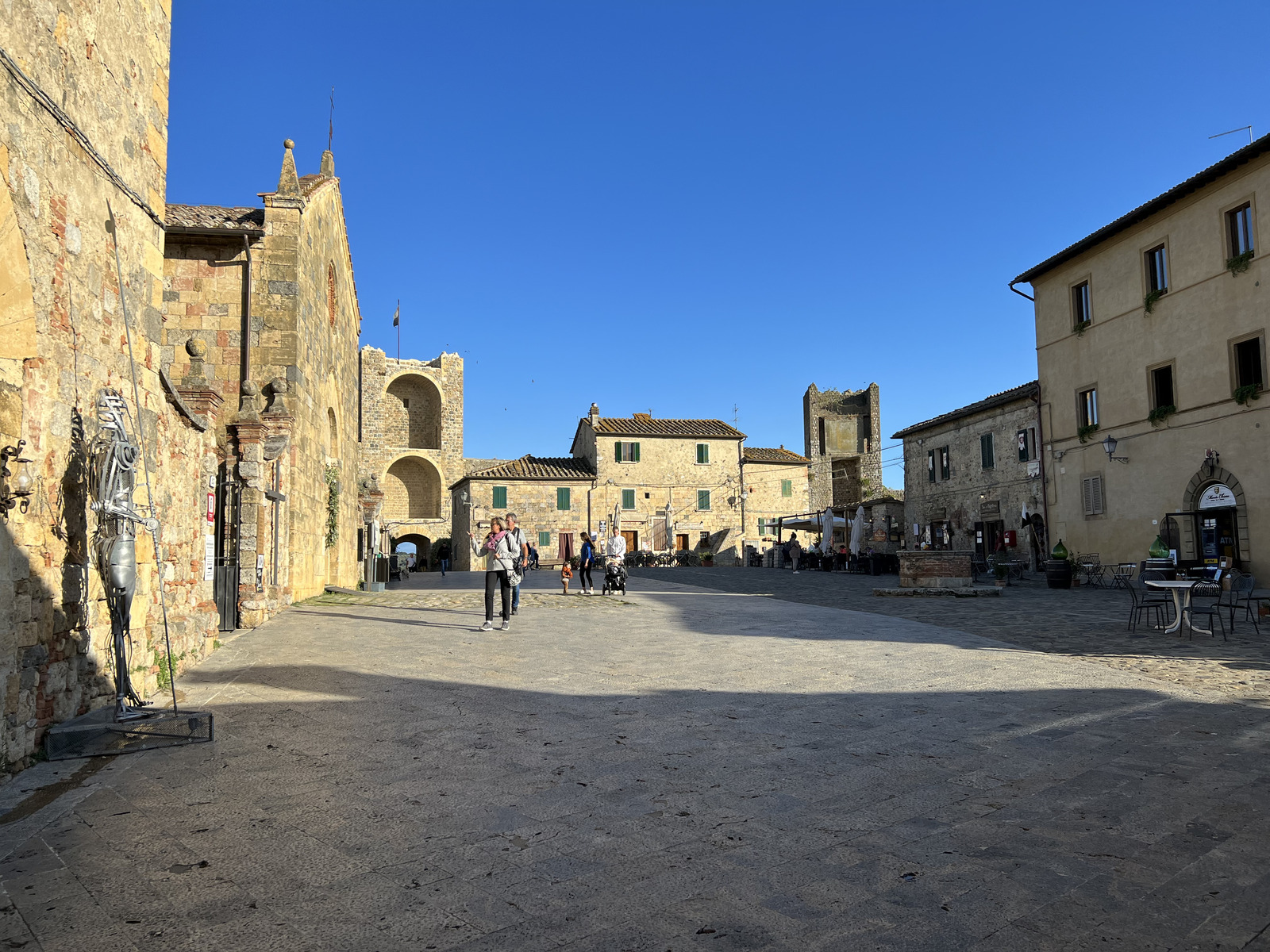 Picture Italy Monteriggioni 2021-09 27 - View Monteriggioni