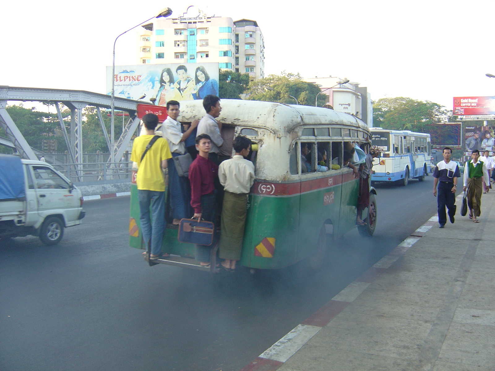 Picture Myanmar Yangon 2005-01 19 - Photos Yangon