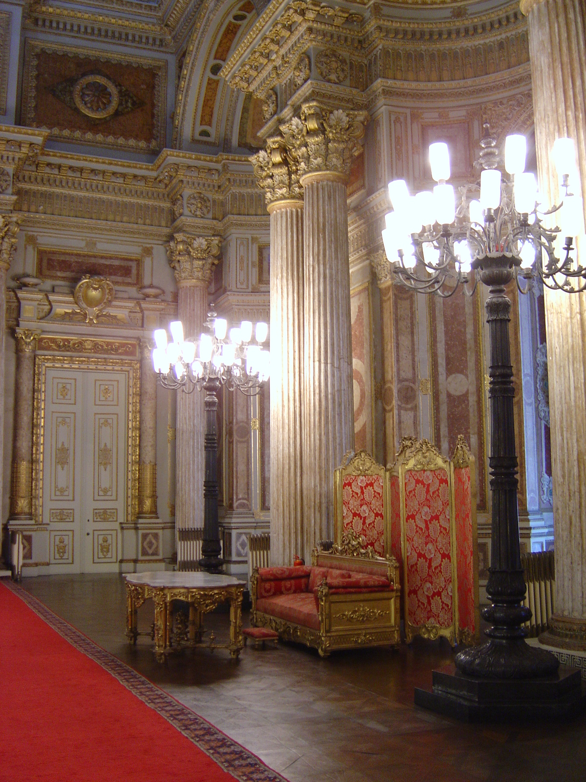 Picture Turkey Istanbul Dolmabahce Palace 2004-12 11 - Car Dolmabahce Palace