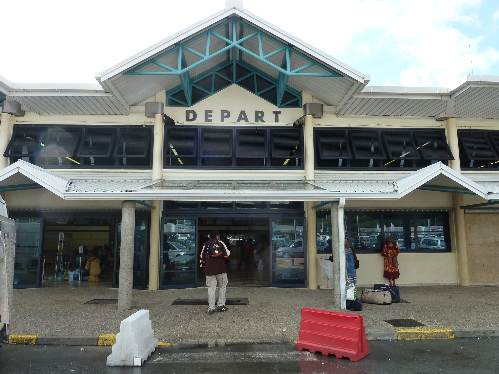 Picture New Caledonia Magenta Airport 2010-05 1 - Car Magenta Airport