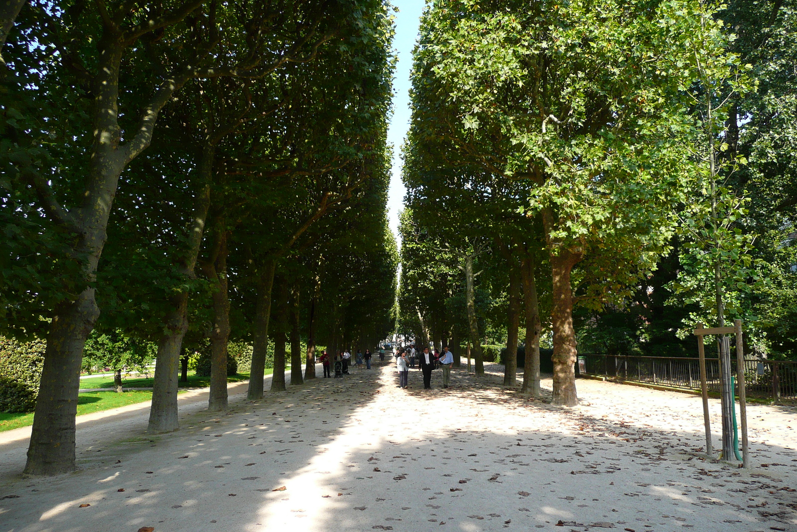 Picture France Paris Jardin des Plantes 2007-08 26 - Shopping Mall Jardin des Plantes