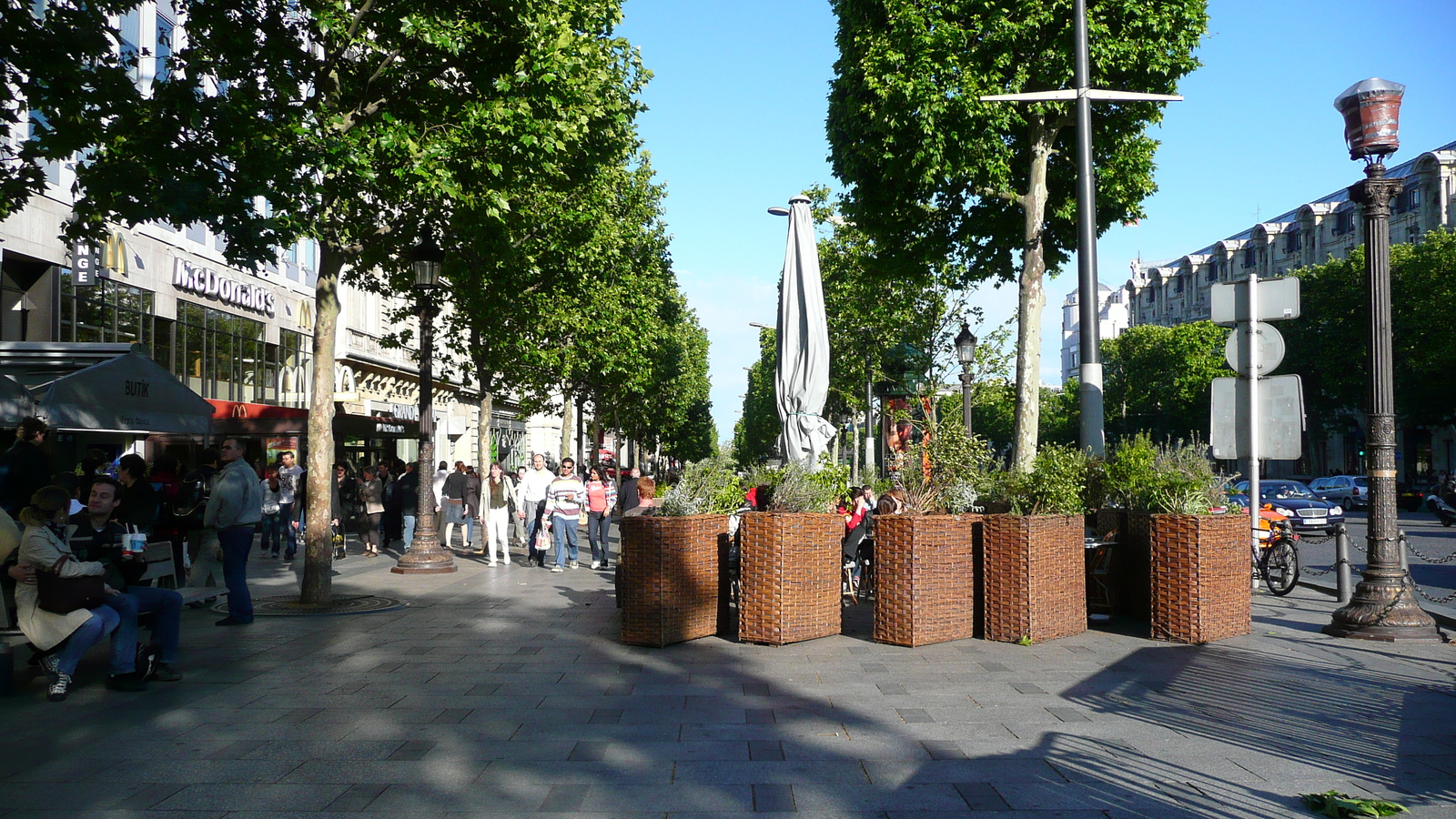 Picture France Paris Champs Elysees 2007-04 12 - Sightseeing Champs Elysees