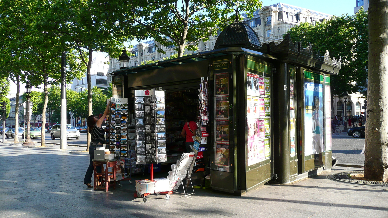 Picture France Paris Champs Elysees 2007-04 131 - Perspective Champs Elysees