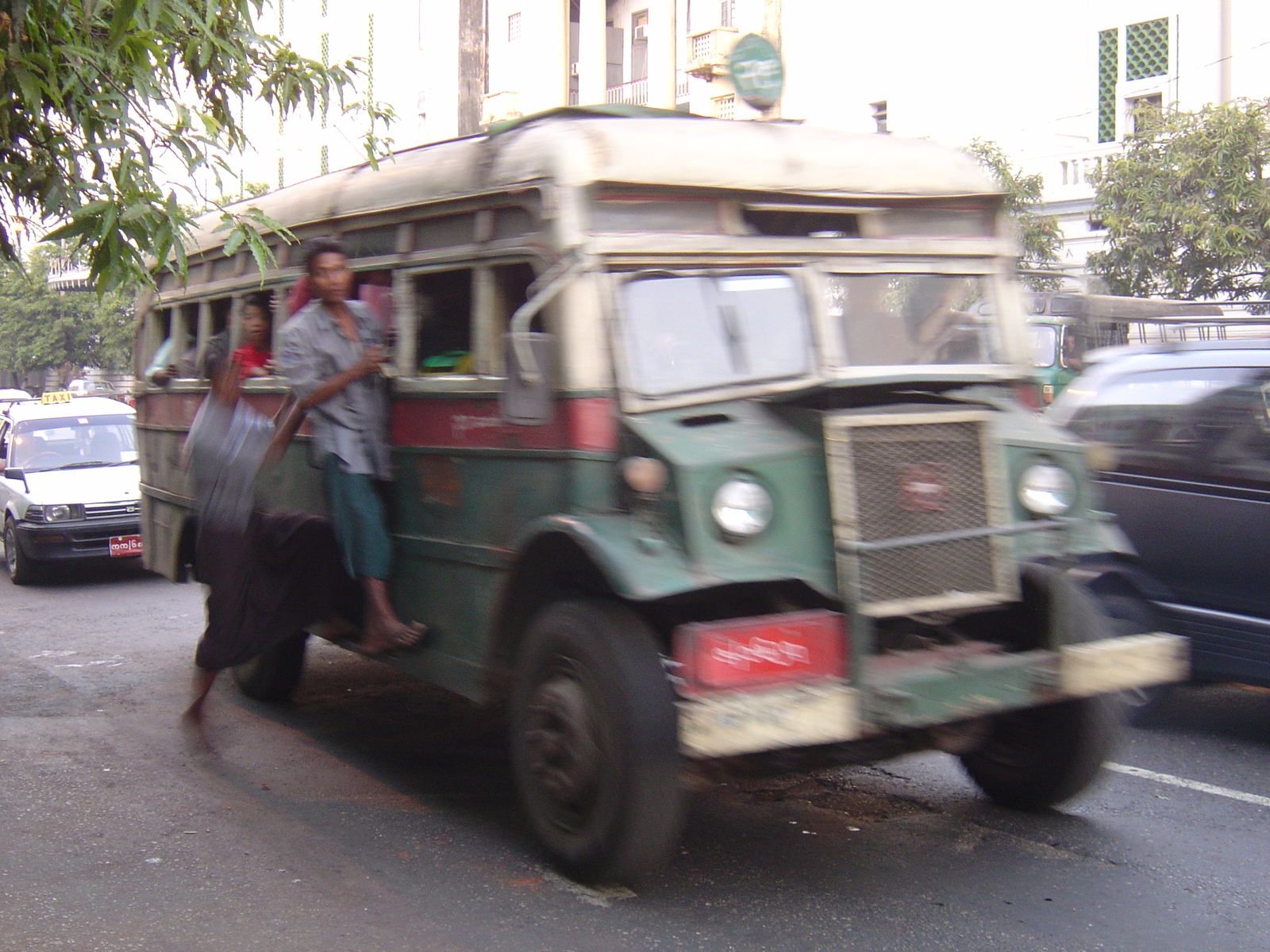 Picture Myanmar Yangon 2005-01 205 - Trip Yangon