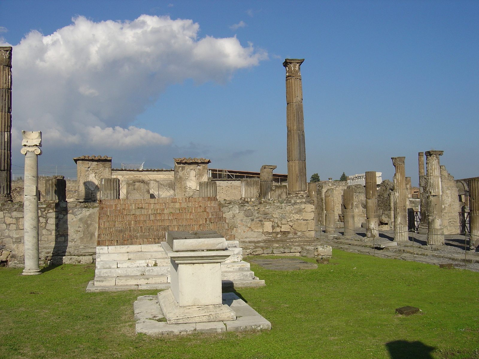 Picture Italy Pompei 2004-11 45 - Perspective Pompei